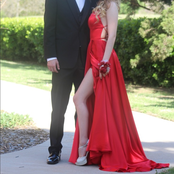 SHERRI HILL Prom/Homecoming Dress Style 51631 in Red — Size 0 - Picture 5 of 8
